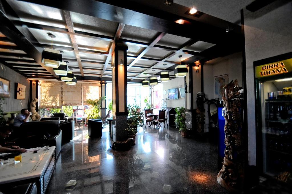 Hotel Lubjana ティラナ エクステリア 写真