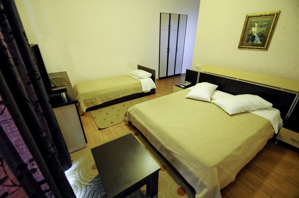 Hotel Lubjana ティラナ エクステリア 写真
